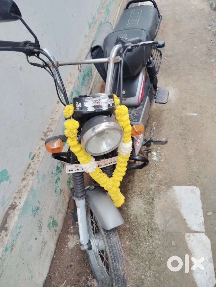 TVS XL 100