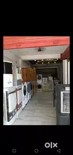 a showroom for selling anything by 40ft lengh and12 ft width,main road