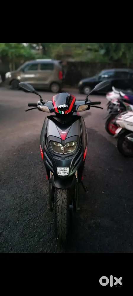 Aprilia sr 150 black