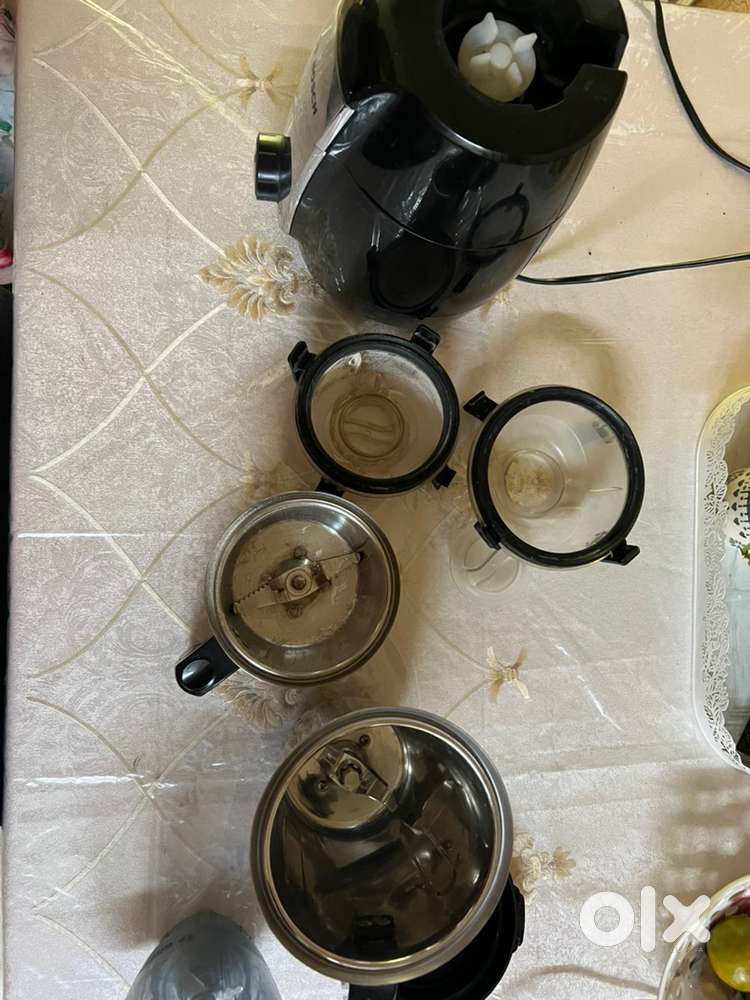 Bosh mixer with 4 jars and accessories (1000eatt)