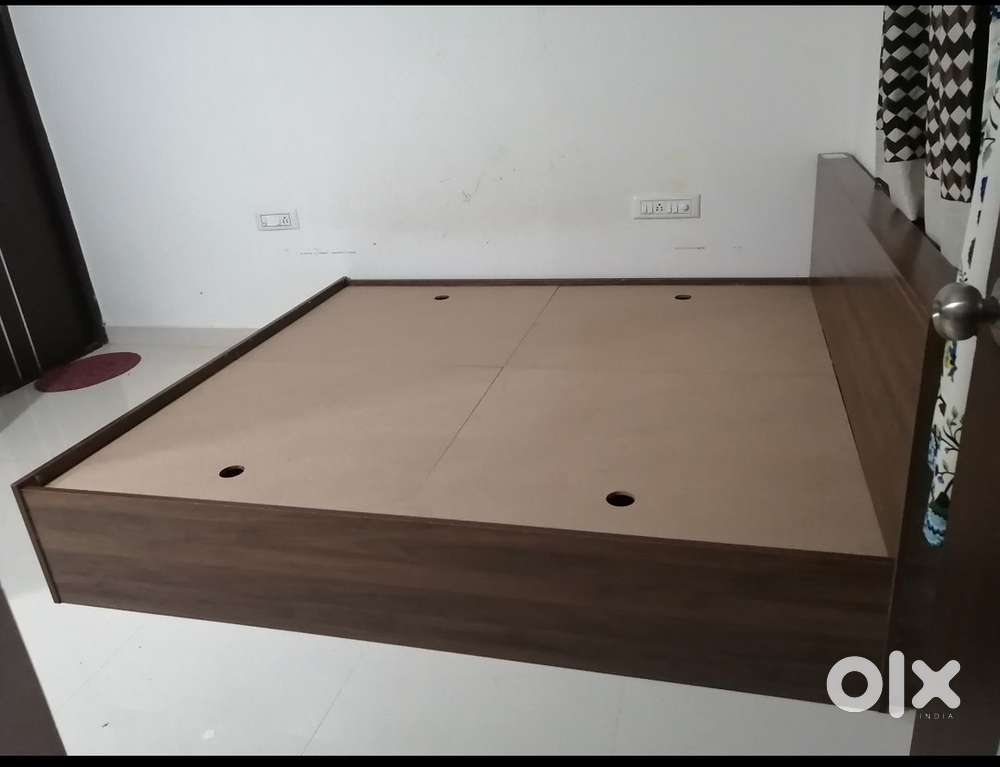 Wakefit king Size bed with storage 2 years old