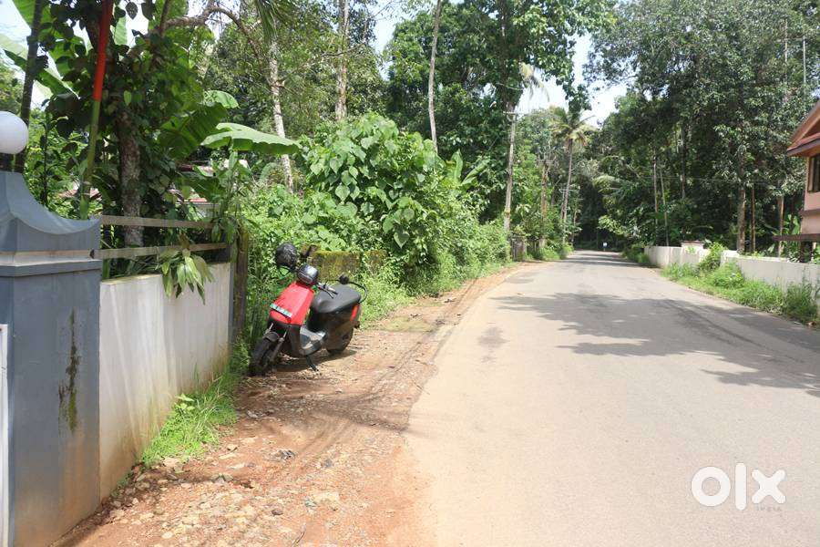 Land 1.70 acre PWD road side Kottayam-Thiruvanchoor 2.5 lakh/cent