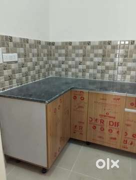 3+servent semi furnished flat available for rent