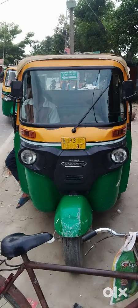 Bajaj autorishka CNG & petrol good condition
