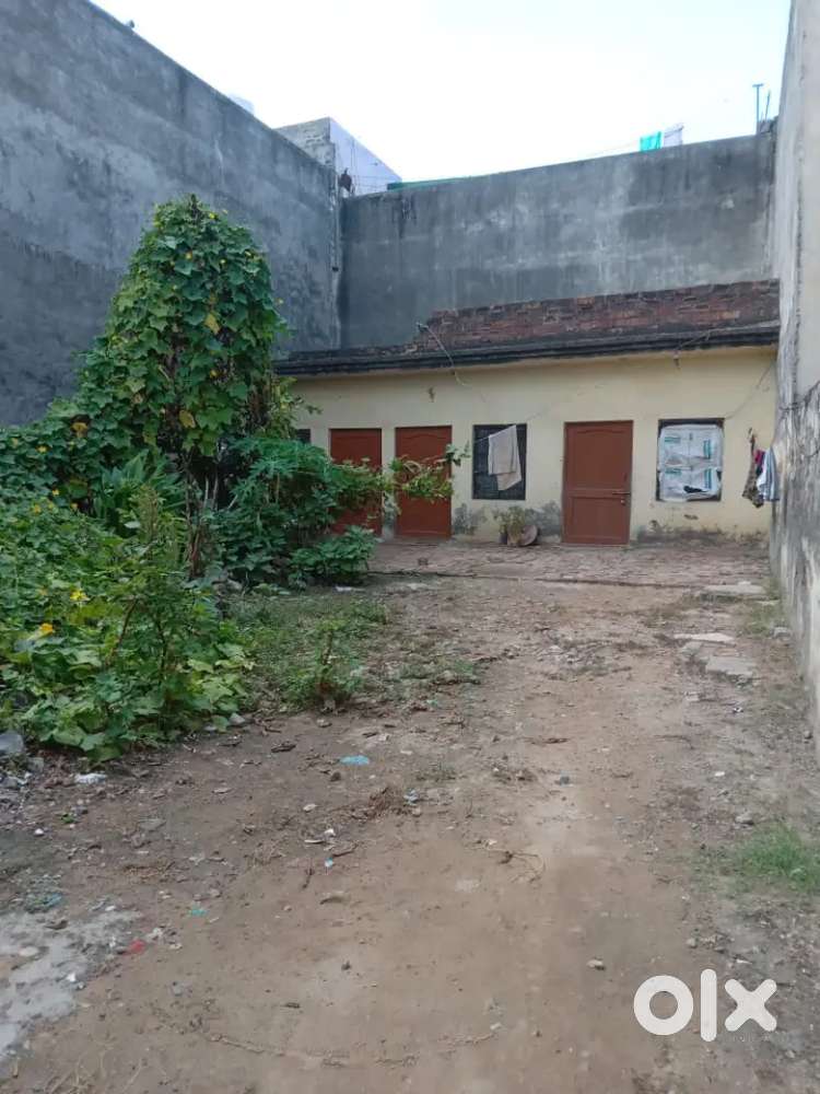 200 gaj plot three rooms and one bathroom