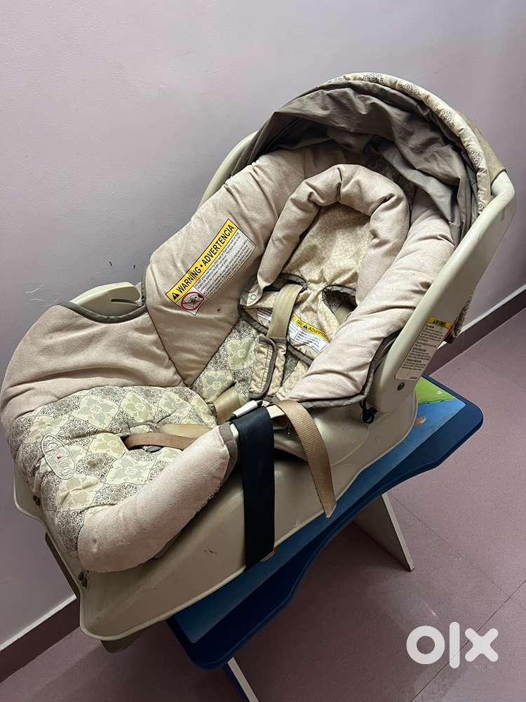Baby car seat with base
