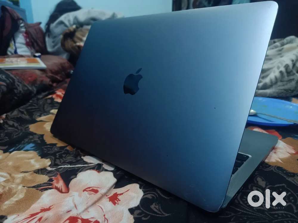 Apple Macbook pro (16/512)