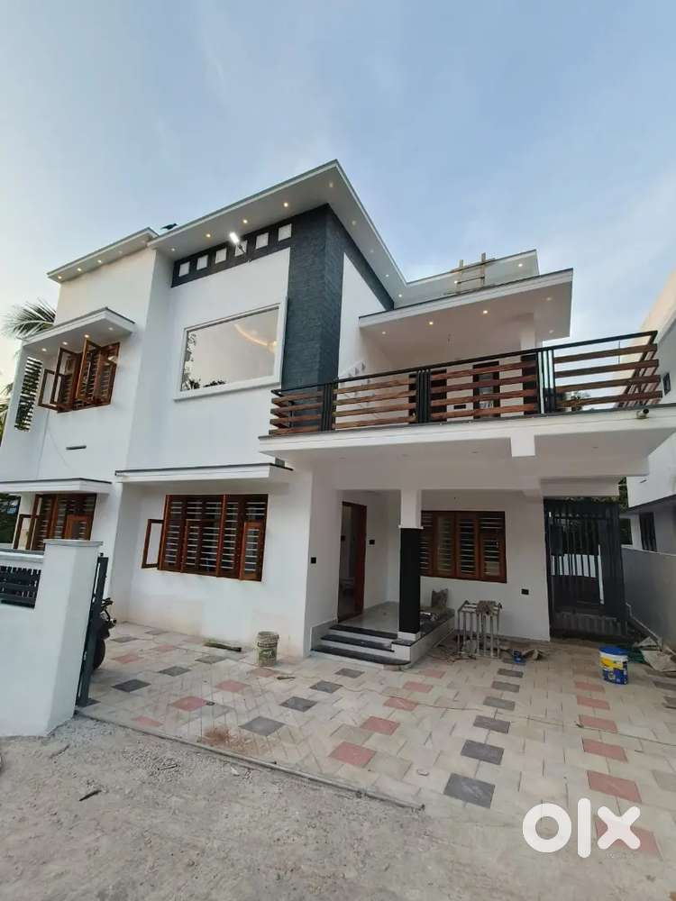 5 cent
2200 sqft
4 BHK CHANTHAVILA