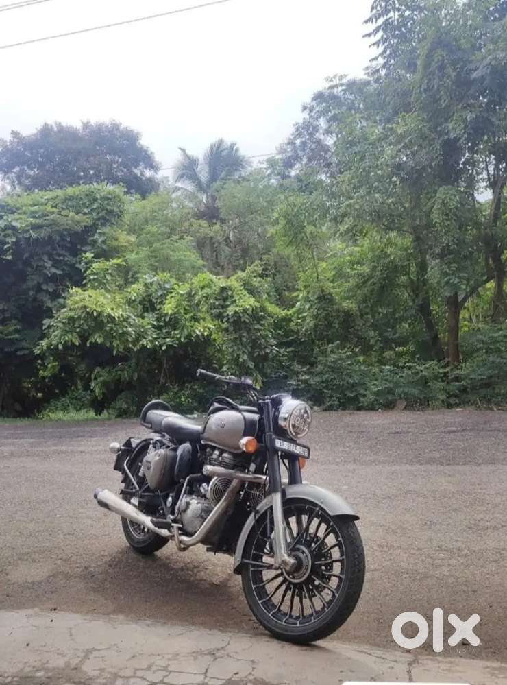 Royal Enfield Classic 350 in perfect condition