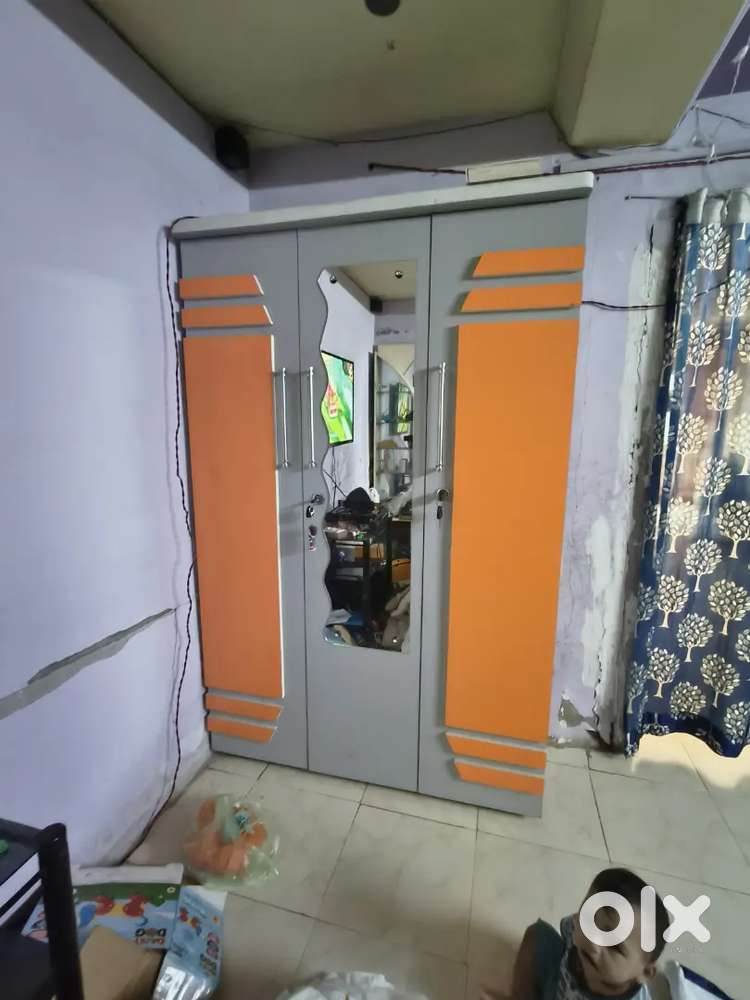3 door ward robe perfect condition