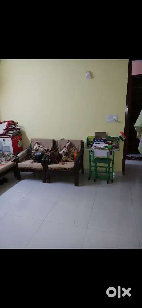 East facing 1st flr 1 bhk read to move flat near gurgaon railway stn.