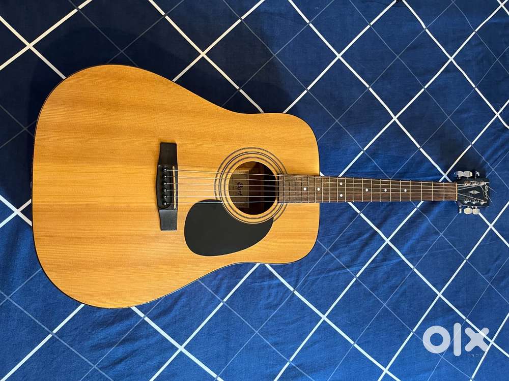 Cort AD810 Acoustic Guitar. Great Condition ₹6000