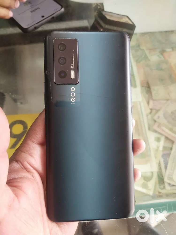 IQOO 7 5G 12GB/256 GB ONLY MOBILE AND CHARGER AVAILABLE