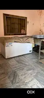 Hotel appliances and utensils to start a restaurant on sale.