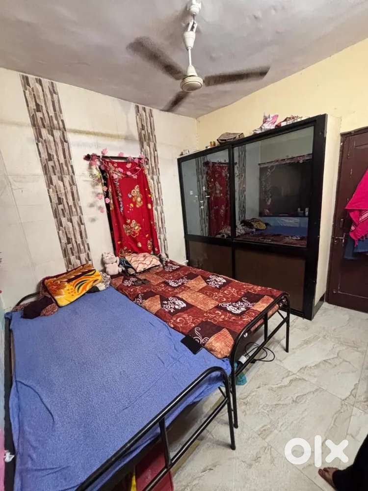 Need urgent female roommate