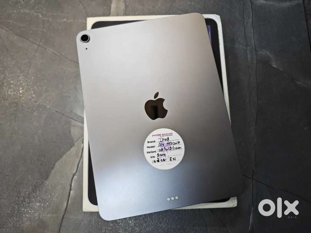 Apple ipad Air 11inch M3 chip 128GB In Mint Condition