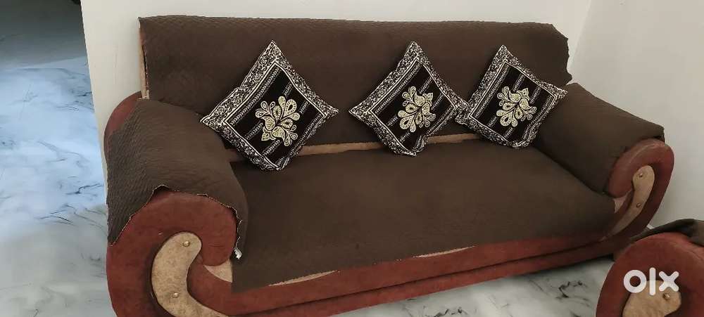 5 seater sofa with table for sale 2 years old sofa