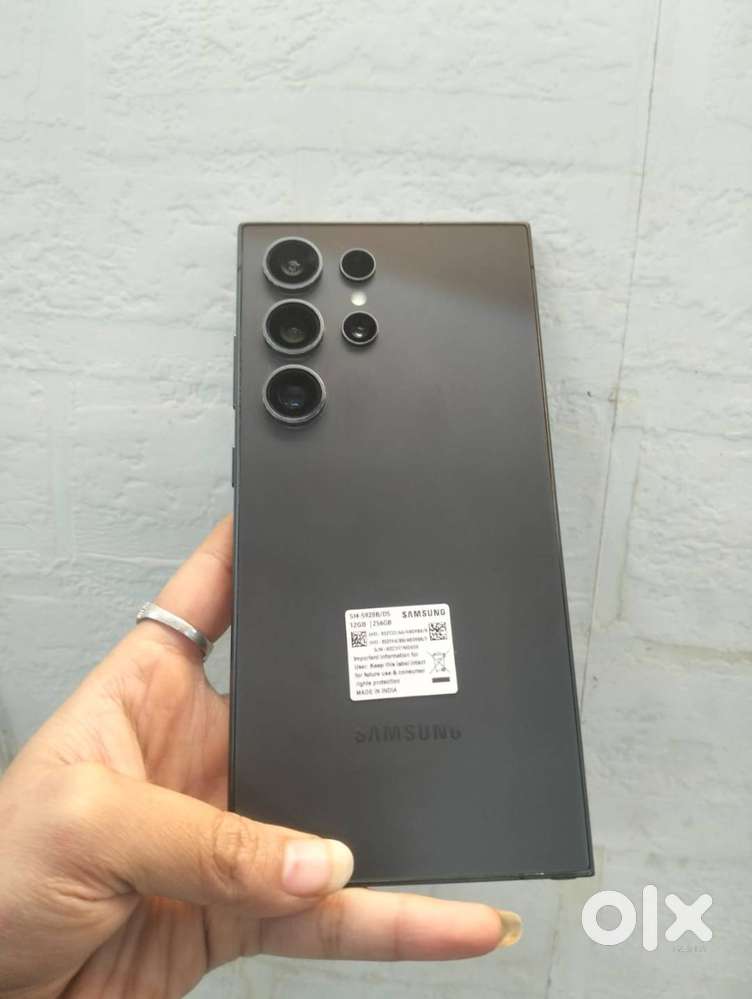 Selling Samsung S24 Ultra, Mint Condition,12/256GB Warranty Available.