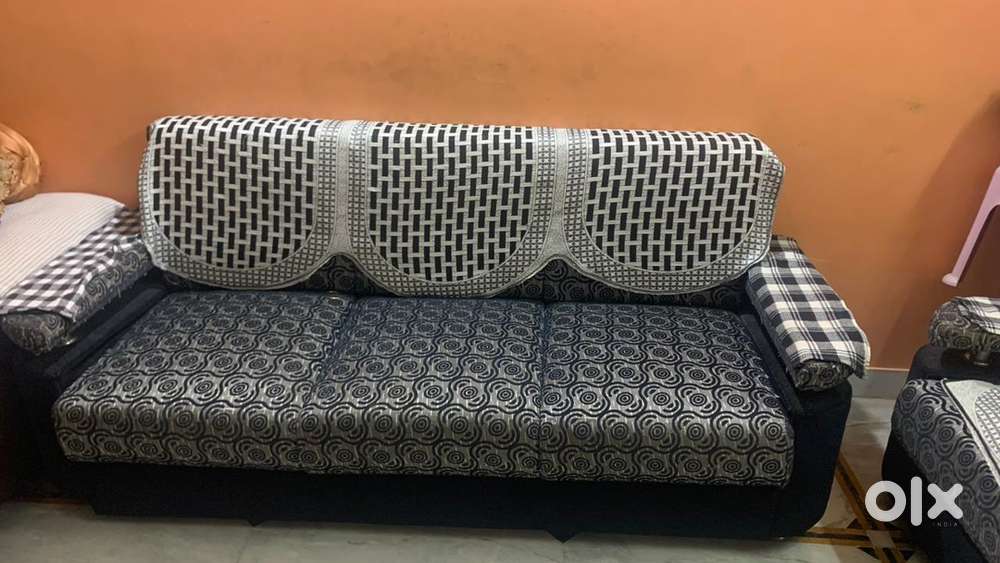 સોફા ૩x૨ , કબાટ, ડ્રેસિંગ ટેબલ