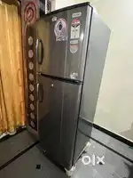 Double door refrigerator