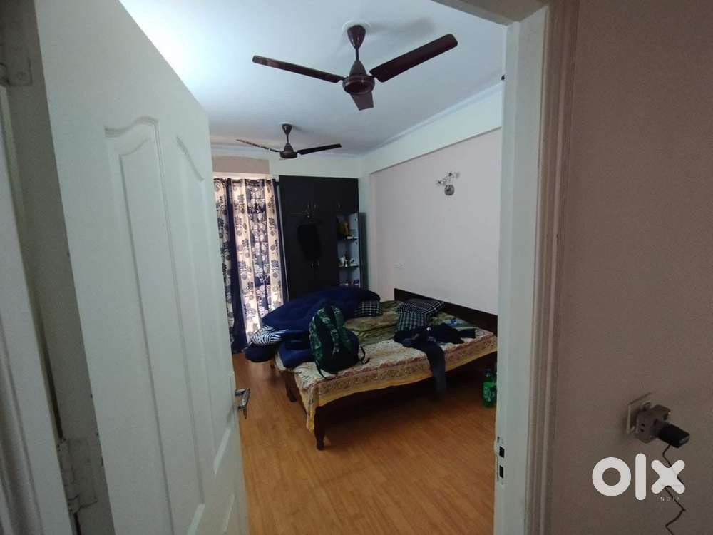 Single room available for bachelor in 3 bhk