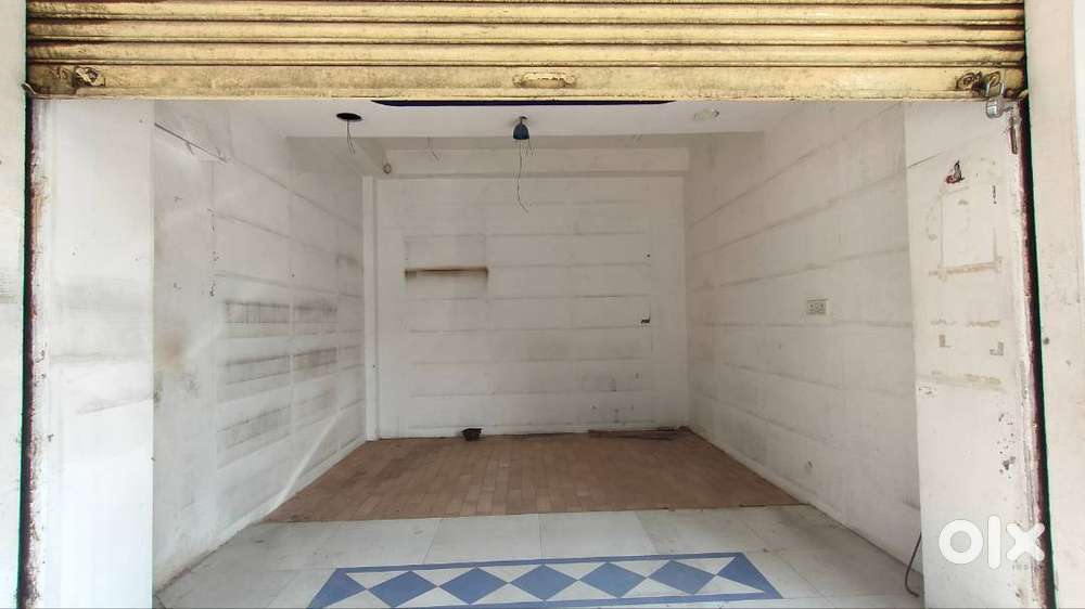 Retail shop , ground level