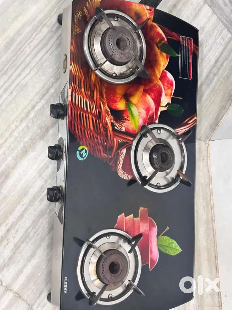 Gas stove with 3 burners