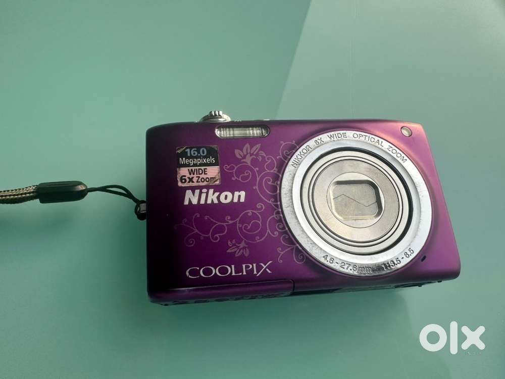Sony coolpix S2700 16mp 6xzoom with pouch battery and memory card