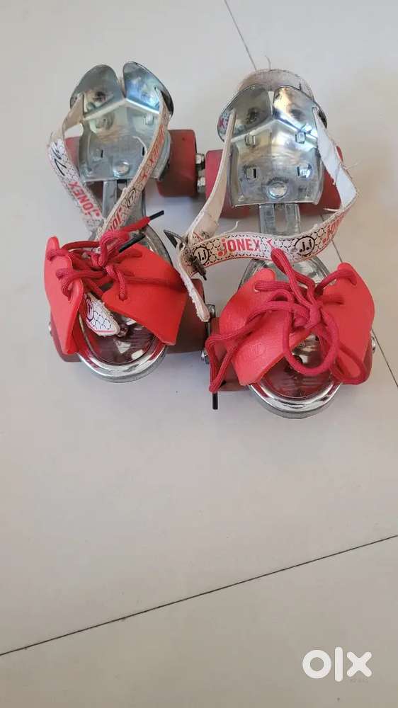 J. J. Jonex skates with safety gaurds