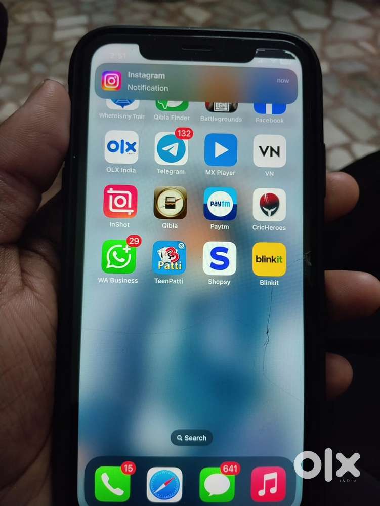 I phone 11 128 gb 67 Bettery and Normal dout on screen