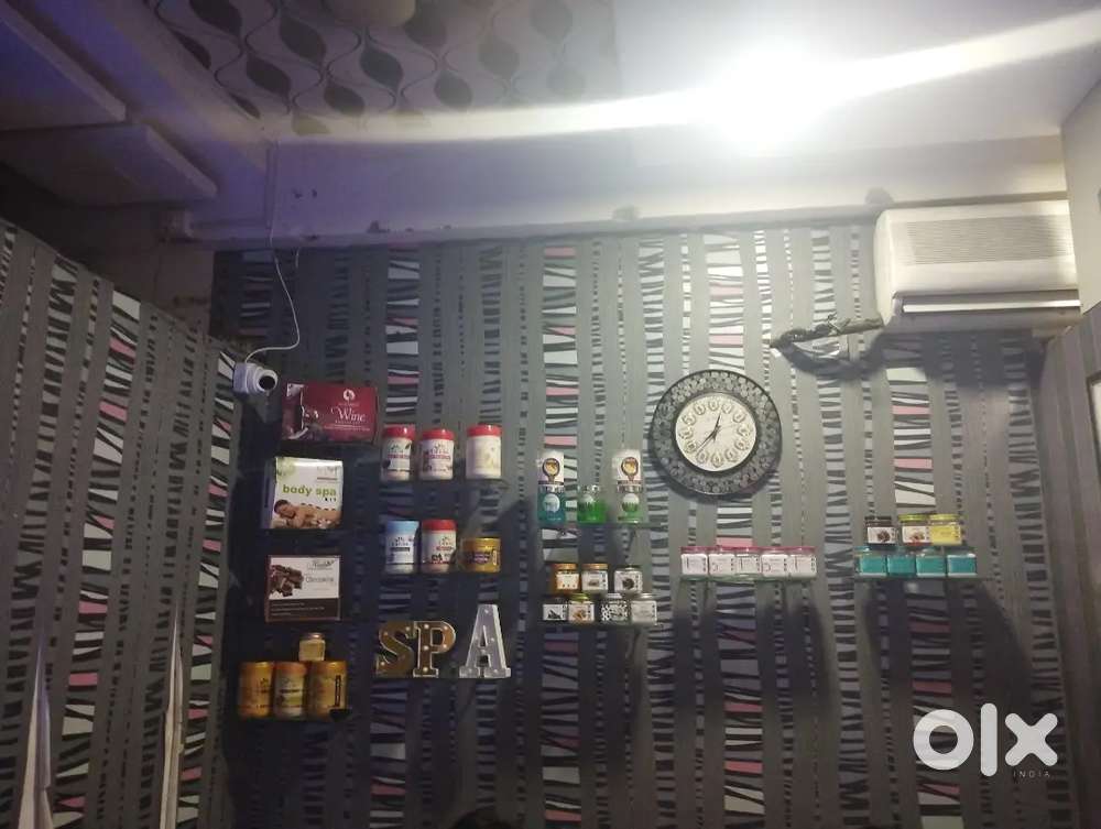 Spa ke liye girls chiye throist ki need h