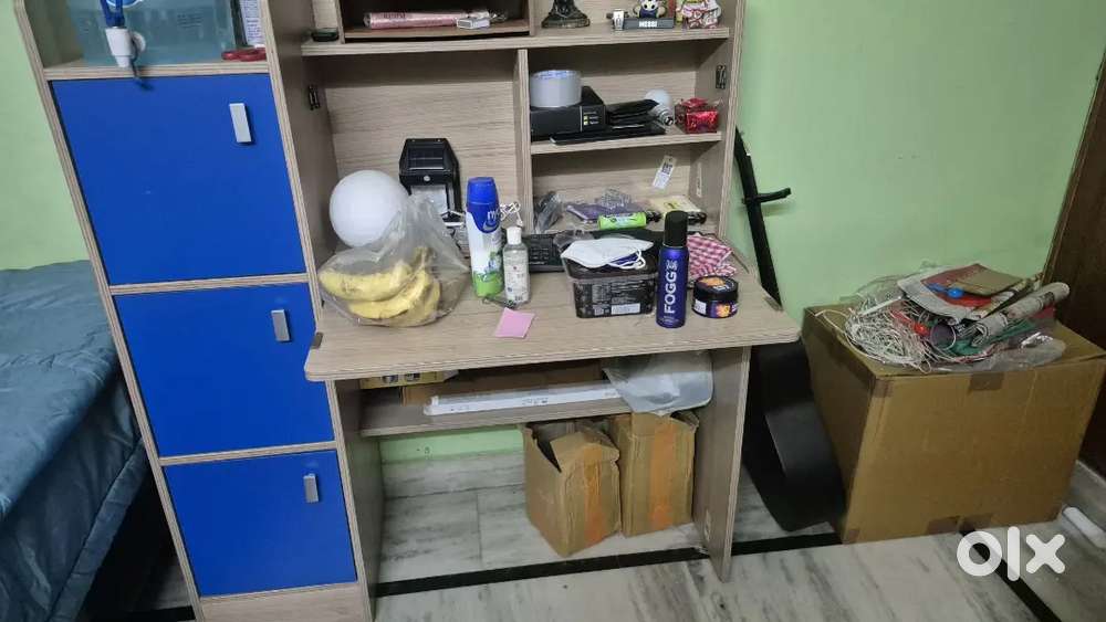 Engineered wood study table