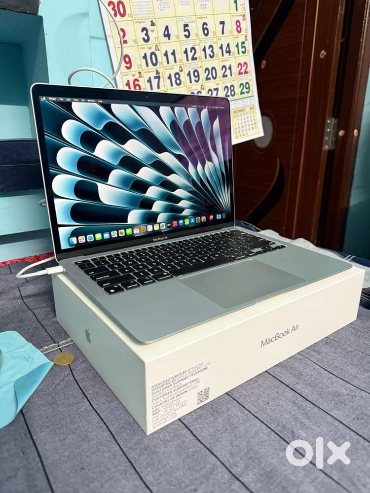 Macbook air m1 box open