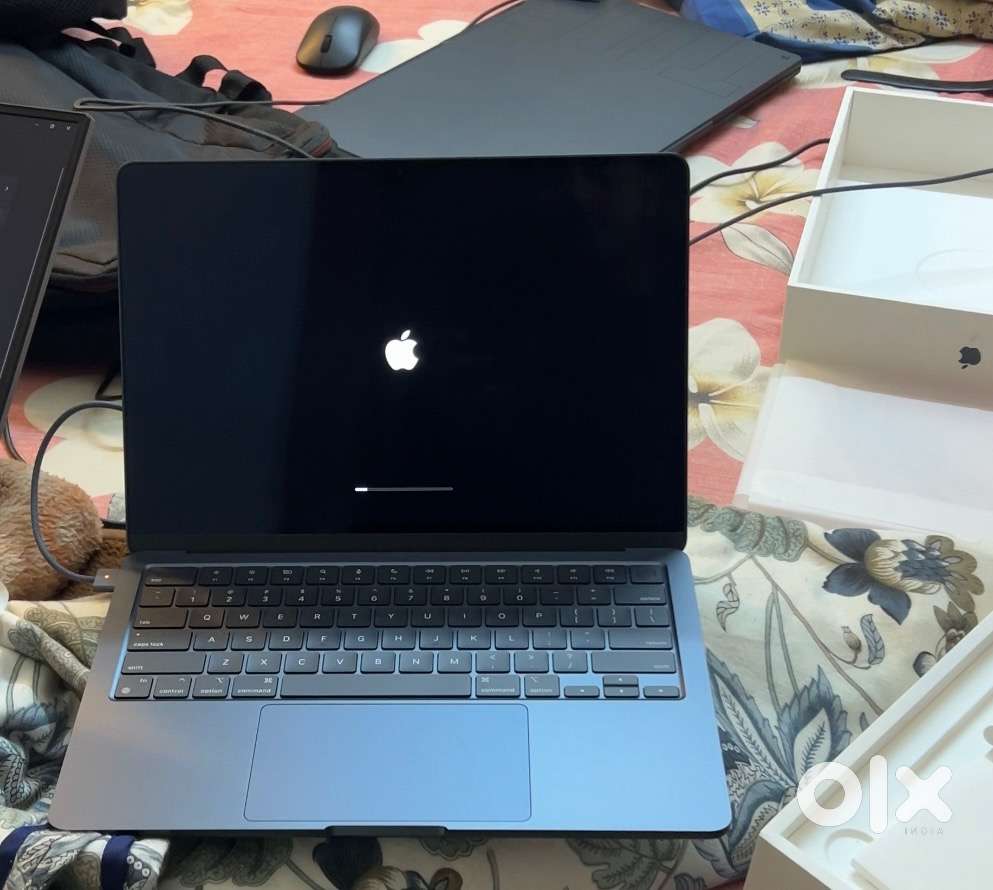 Macbook air m2 10 days old 16 gb variant new