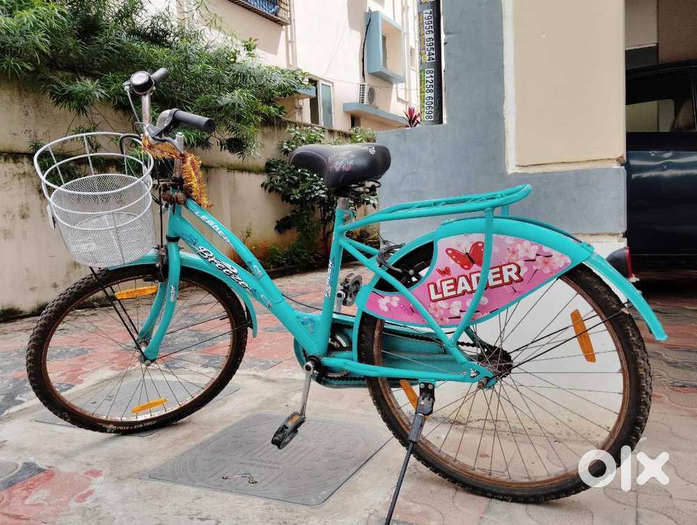Leader Lady Bird Cycle with basket and bell