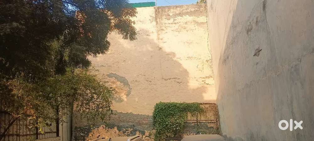 Seling my plot 100 sq yard in Rajendra park Gurugram