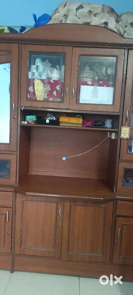 Cabinet with 5 cupboards