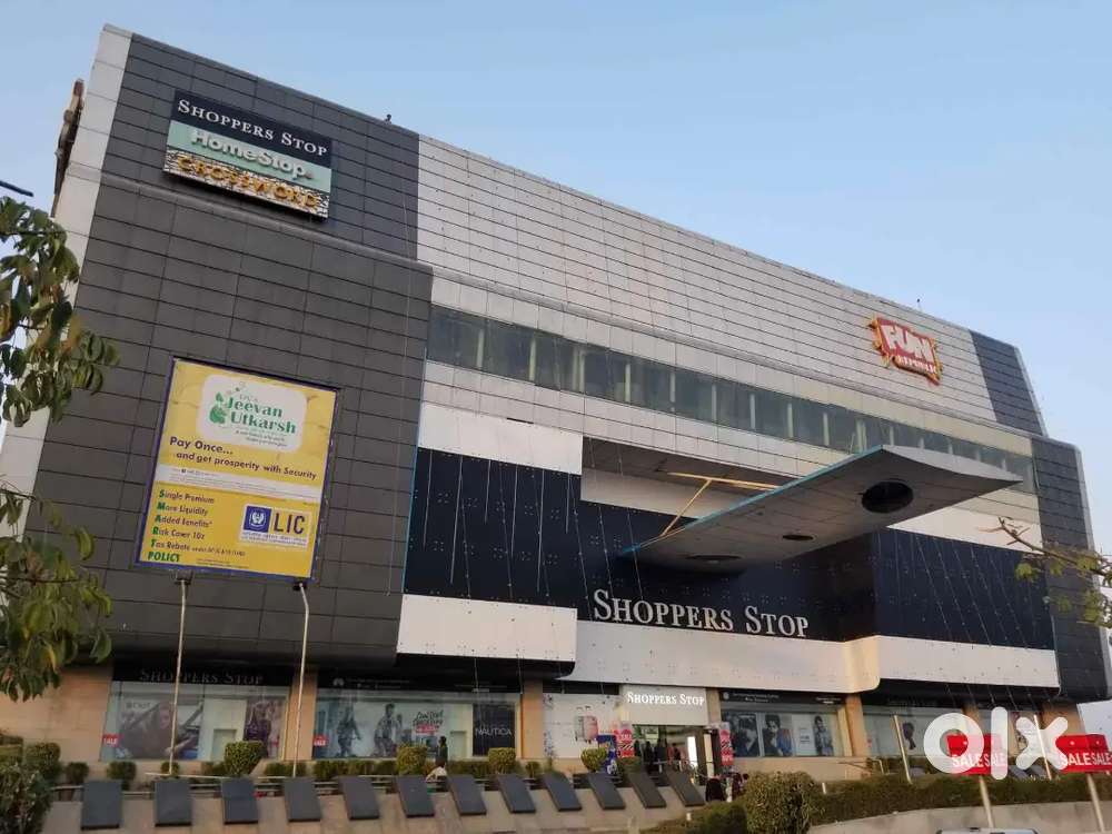 NOW HIRING IN FUN MALL !!