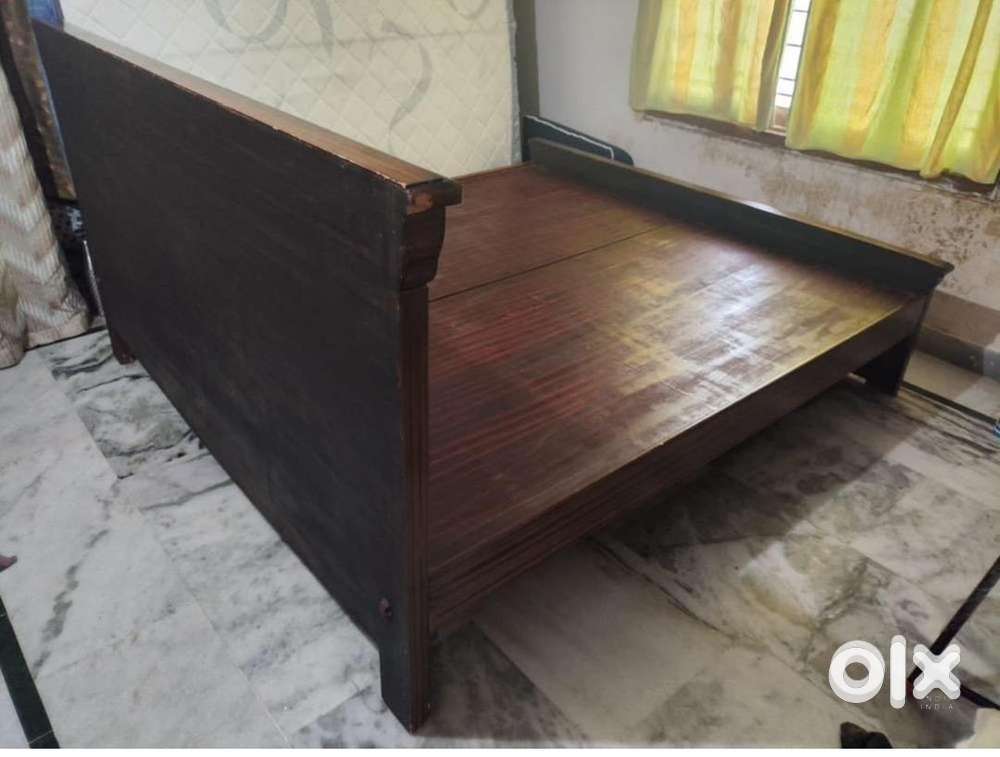 King size bed (75/72) along with sleepwell mattress