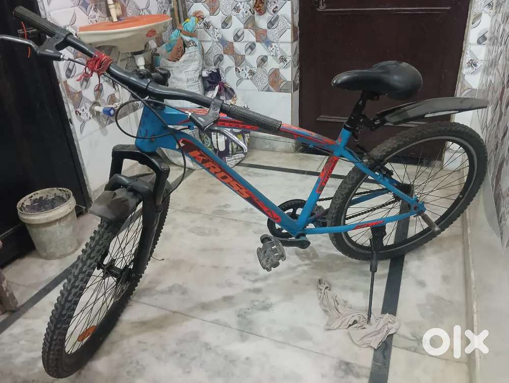 This cycle is Kross brand without gear but having disc break