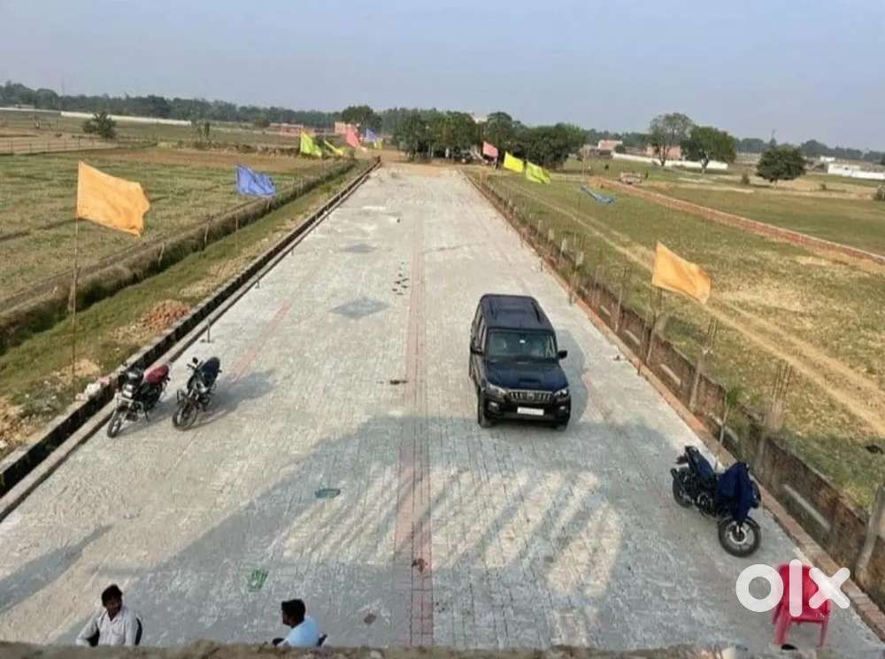 सुल्तानपुर रोड पर गोसाईगंज बाजार में अनूप गंज रेलवे स्टेशन से नजदीक