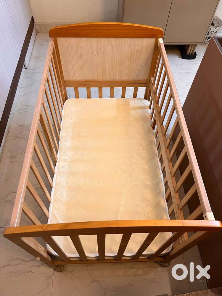 BABY COT WITH BASSINET