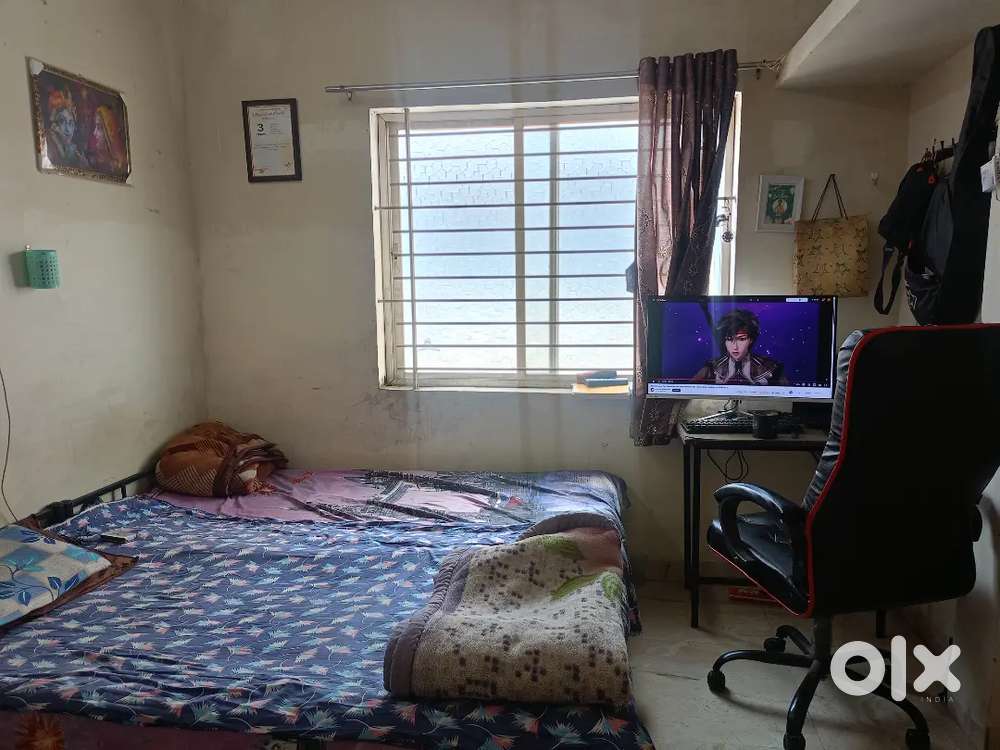 1 flatmate require