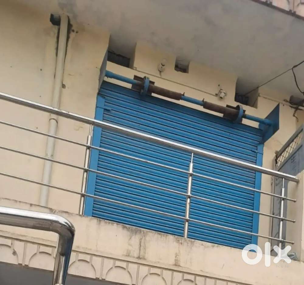 Rent par dena haiRoad par  1st floor