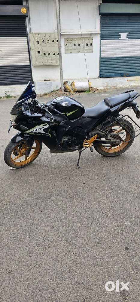 Cbr 150 r New tyres insurance current