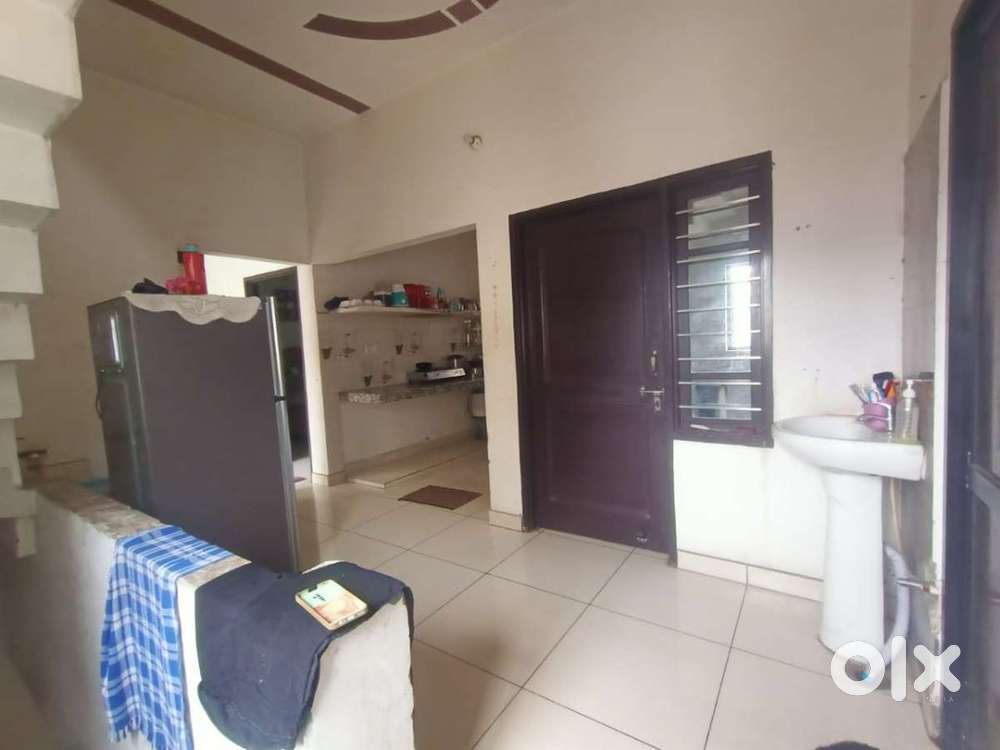 Semi furnished 3 room set in gated society indepndent