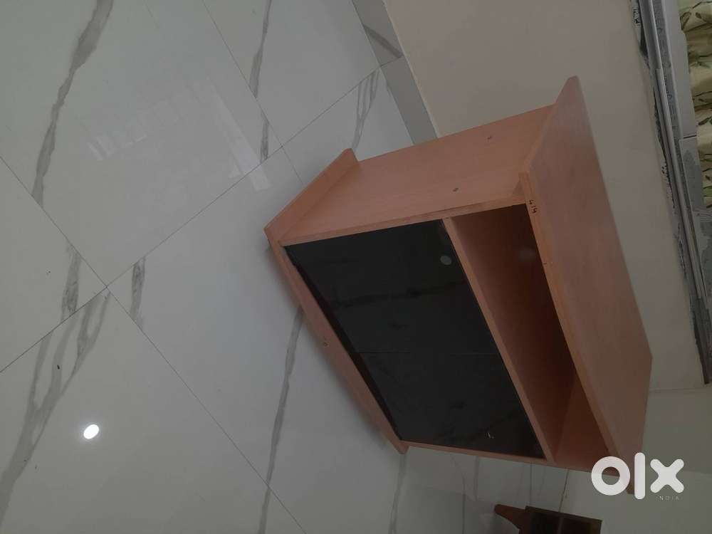 TELEVISION STAND