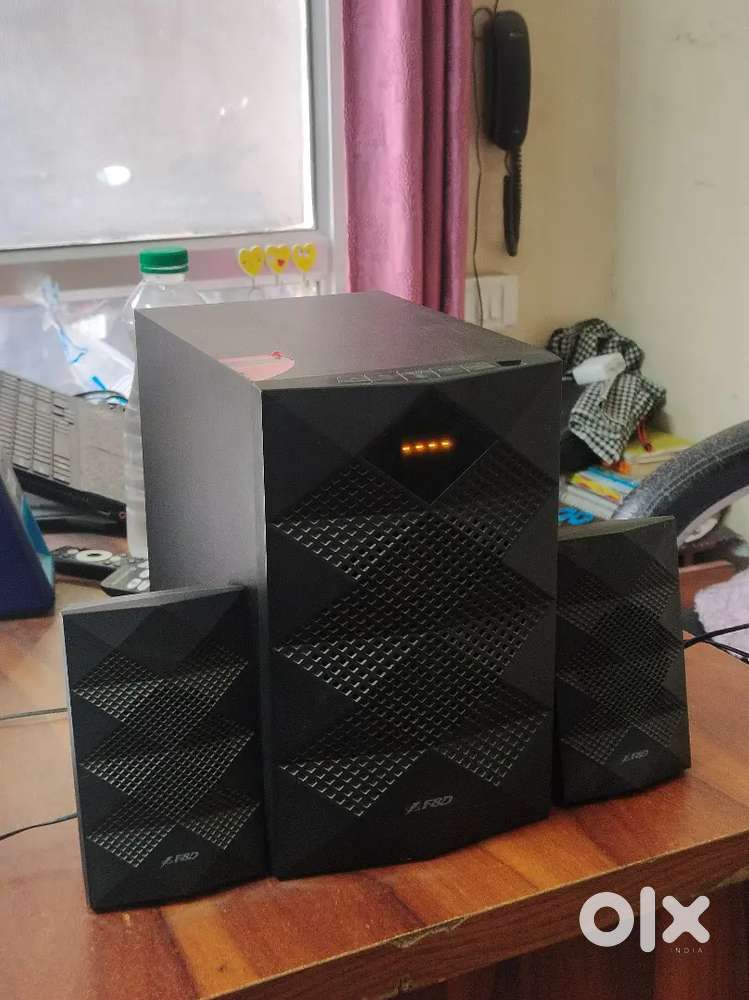 F&D 2.1 Multimedia Speaker System – Excellent Condition 1.5 Years Old