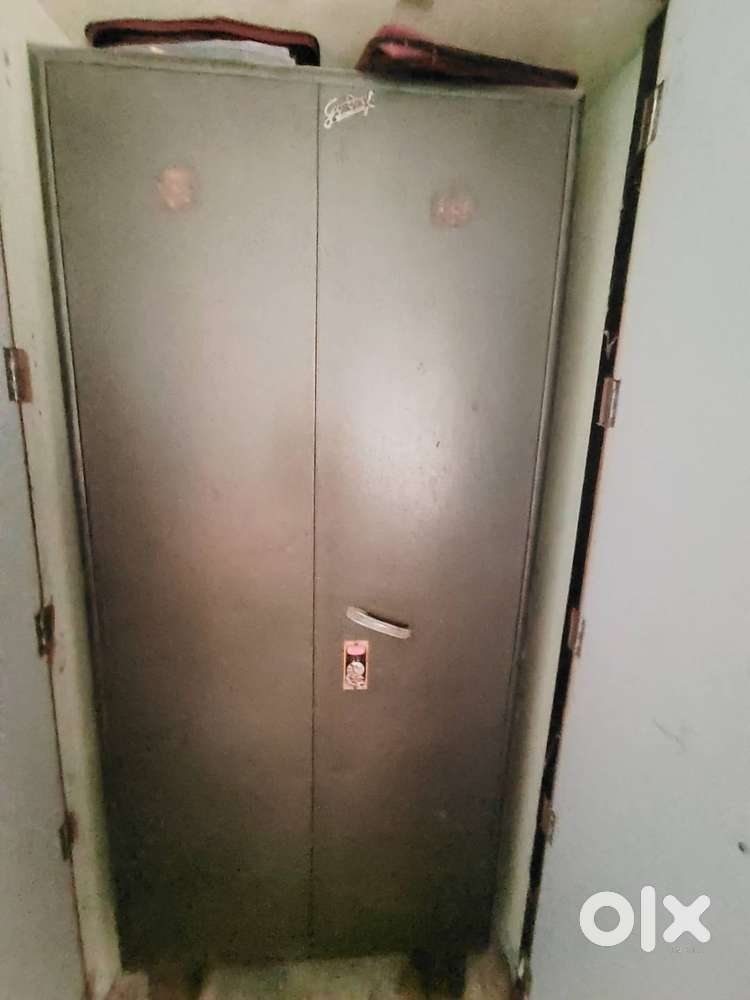 Godrej almariah(iron)