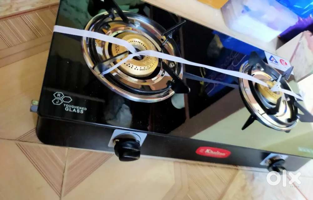Gas stove with burner and pipe